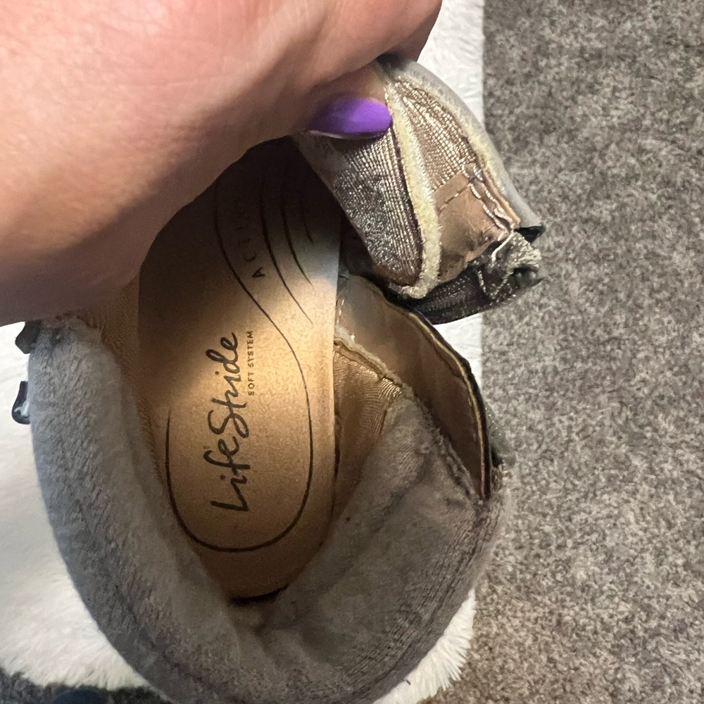 Shoes - Picture 3 of 4